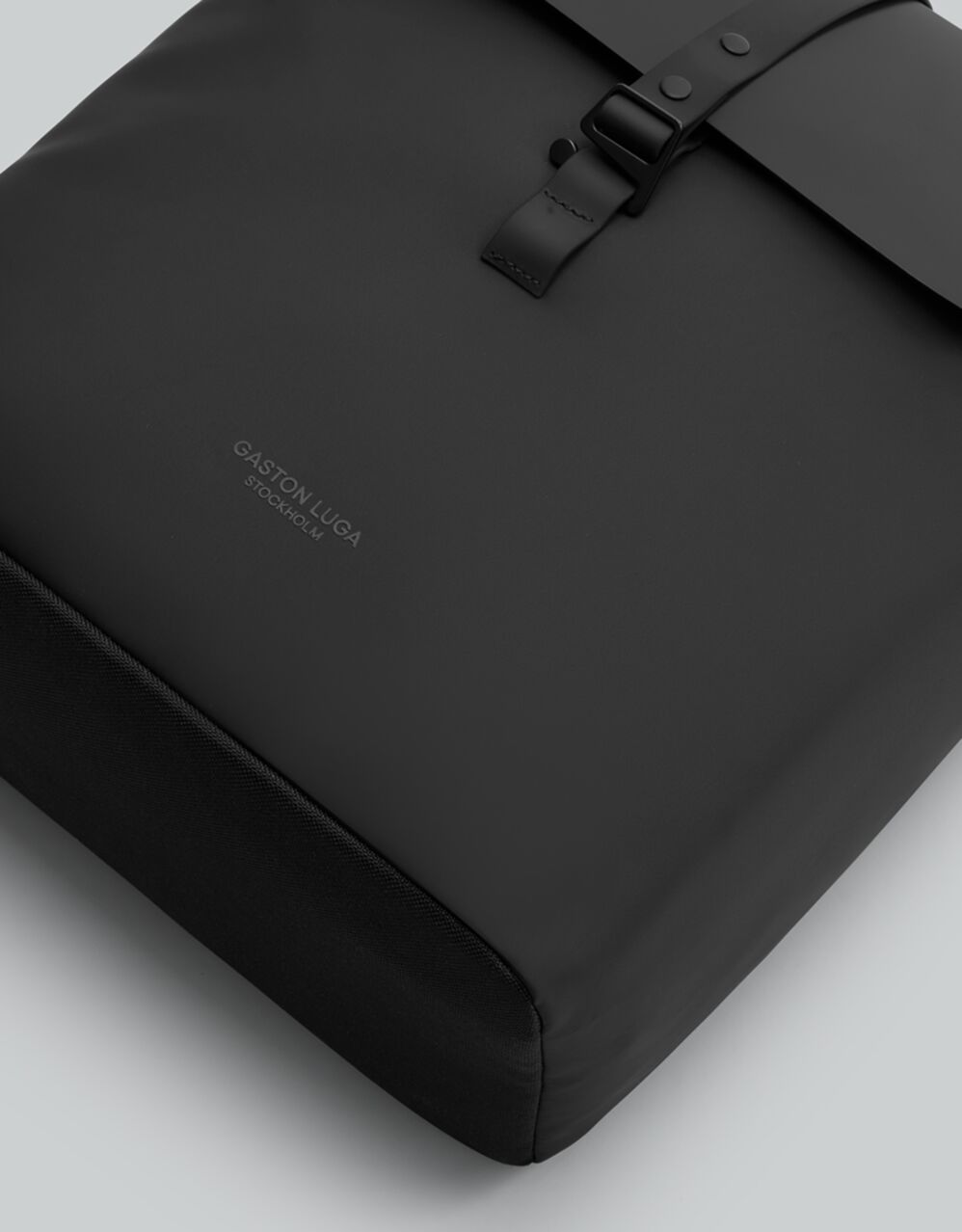 Mochila Dash DA203 Rojo 16" Gaston Luga (Roja)